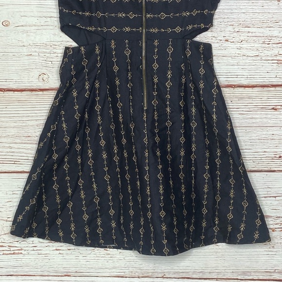 NWT Urban Outfitters Ecote Cut Out A-Line Mini Dress in Black Print Sz 4 - Picture 13 of 16